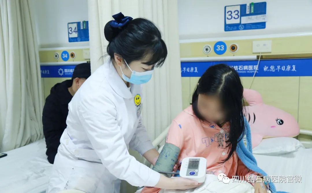 【喜报】祝贺四川结石病医院护士陈娇荣获全市护理技能大赛二等奖!(图4) 【喜报】祝贺四川结石病医院护士陈娇荣获全市护理技能大赛二等奖!(图4)