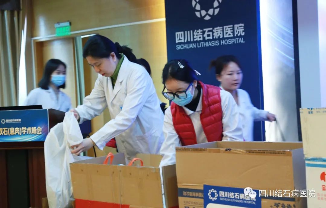 “衣”份温暖 让爱传递,四川结石病医院开展捐衣送暖爱心行动(图6) “衣”份温暖 让爱传递,四川结石病医院开展捐衣送暖爱心行动(图6)