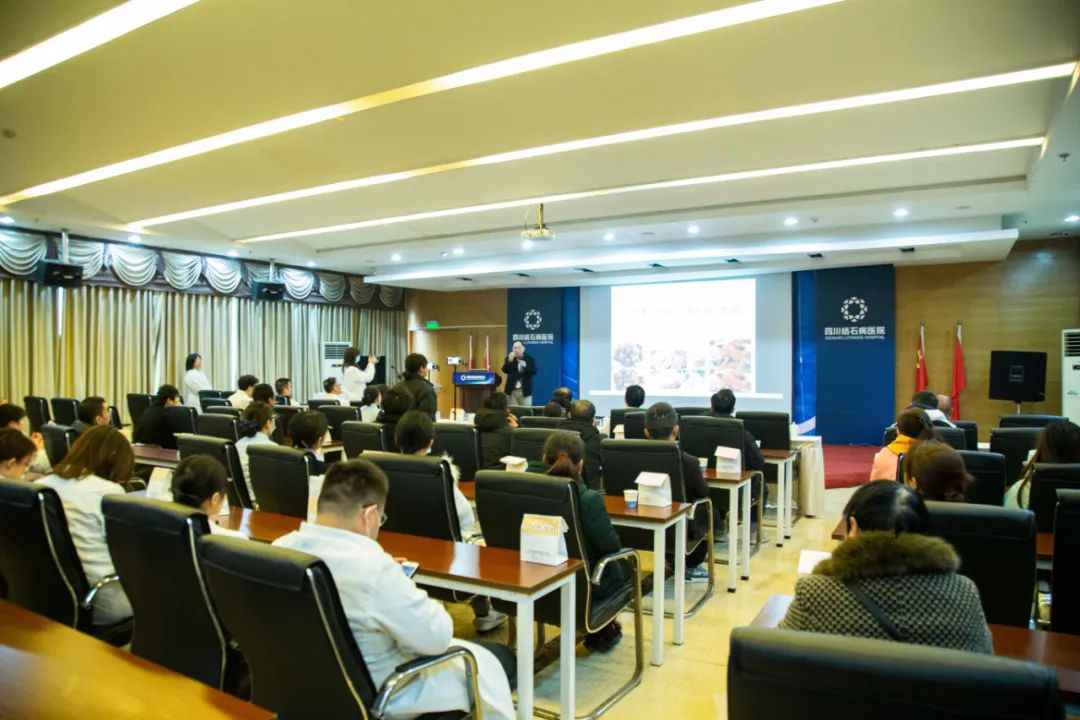 双喜临门:国家级科研课题在四川结石病医院启动!国家级保胆专家刘京山教授来院亲诊手术!(图2) 双喜临门:国家级科研课题在四川结石病医院启动!国家级保胆专家刘京山教授来院亲诊手术!(图2)