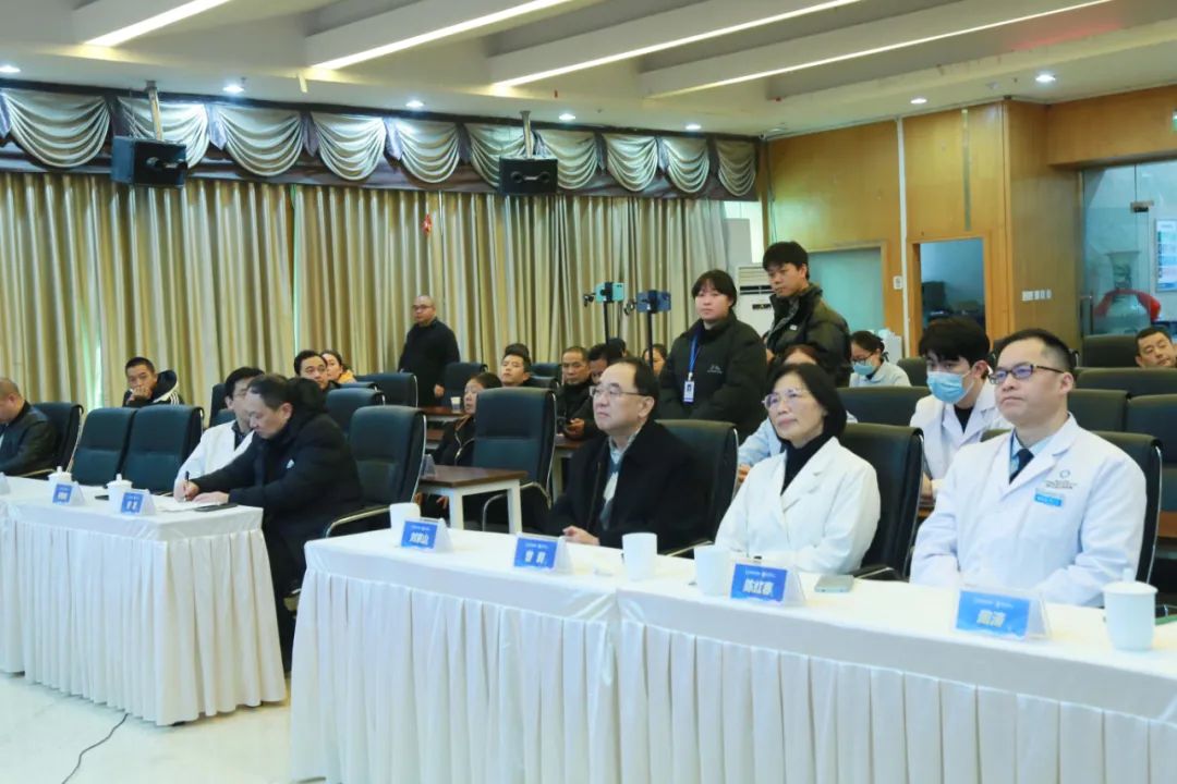 双喜临门:国家级科研课题在四川结石病医院启动!国家级保胆专家刘京山教授来院亲诊手术!(图3) 双喜临门:国家级科研课题在四川结石病医院启动!国家级保胆专家刘京山教授来院亲诊手术!(图3)