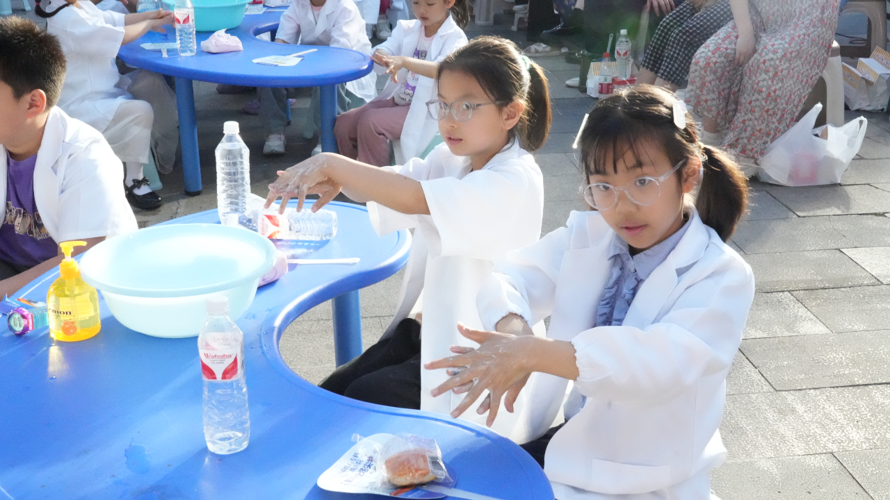 成都保胆医院携手大丰街道高家社区,你们都是最棒的“结石小医生”!(图12) 成都保胆医院携手大丰街道高家社区,你们都是最棒的“结石小医生”!(图12)