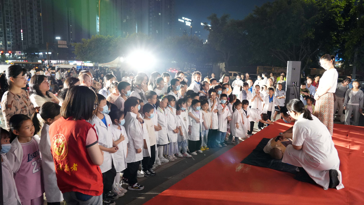 成都保胆医院携手大丰街道高家社区,你们都是最棒的“结石小医生”!(图16) 成都保胆医院携手大丰街道高家社区,你们都是最棒的“结石小医生”!(图16)