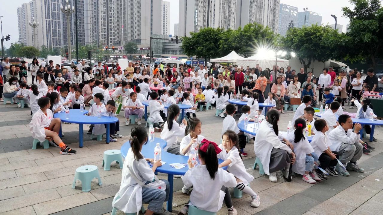 成都保胆医院携手大丰街道高家社区,你们都是最棒的“结石小医生”!(图18) 成都保胆医院携手大丰街道高家社区,你们都是最棒的“结石小医生”!(图18)