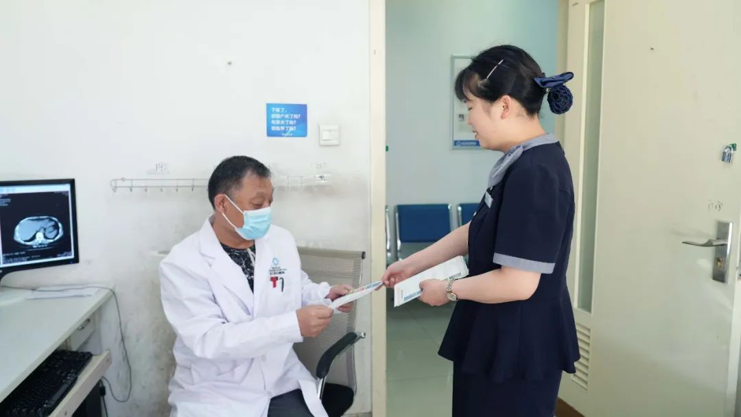 荷花池街道四川结石病医院开展垃圾分类宣传(图3) 荷花池街道四川结石病医院开展垃圾分类宣传(图3)