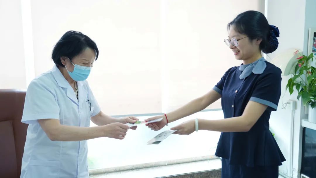 荷花池街道四川结石病医院开展垃圾分类宣传(图4) 荷花池街道四川结石病医院开展垃圾分类宣传(图4)