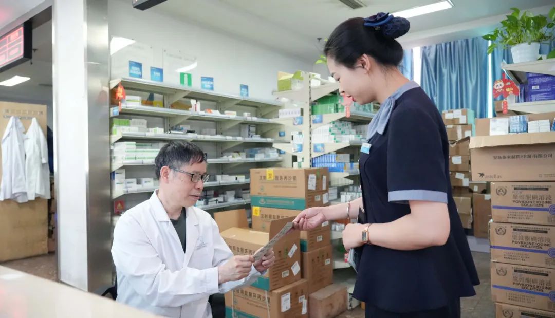 荷花池街道四川结石病医院开展垃圾分类宣传(图5) 荷花池街道四川结石病医院开展垃圾分类宣传(图5)