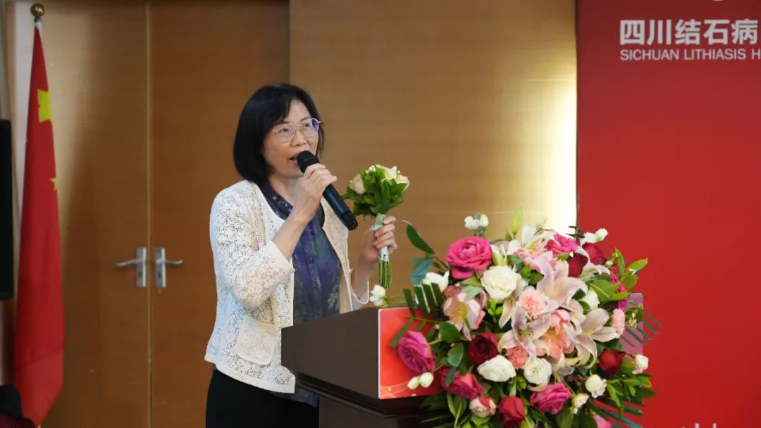 天使如花,美丽绽放!四川结石病医院举办庆祝5.12国际护士节暨表彰大会(图3) 天使如花,美丽绽放!四川结石病医院举办庆祝5.12国际护士节暨表彰大会(图3)