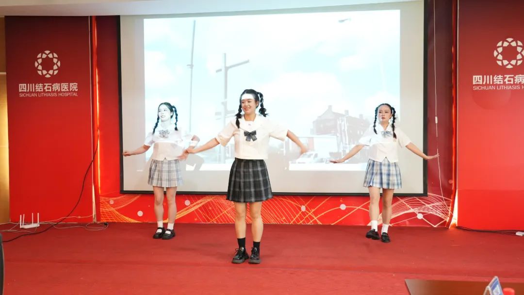 天使如花,美丽绽放!四川结石病医院举办庆祝5.12国际护士节暨表彰大会(图16) 天使如花,美丽绽放!四川结石病医院举办庆祝5.12国际护士节暨表彰大会(图16)