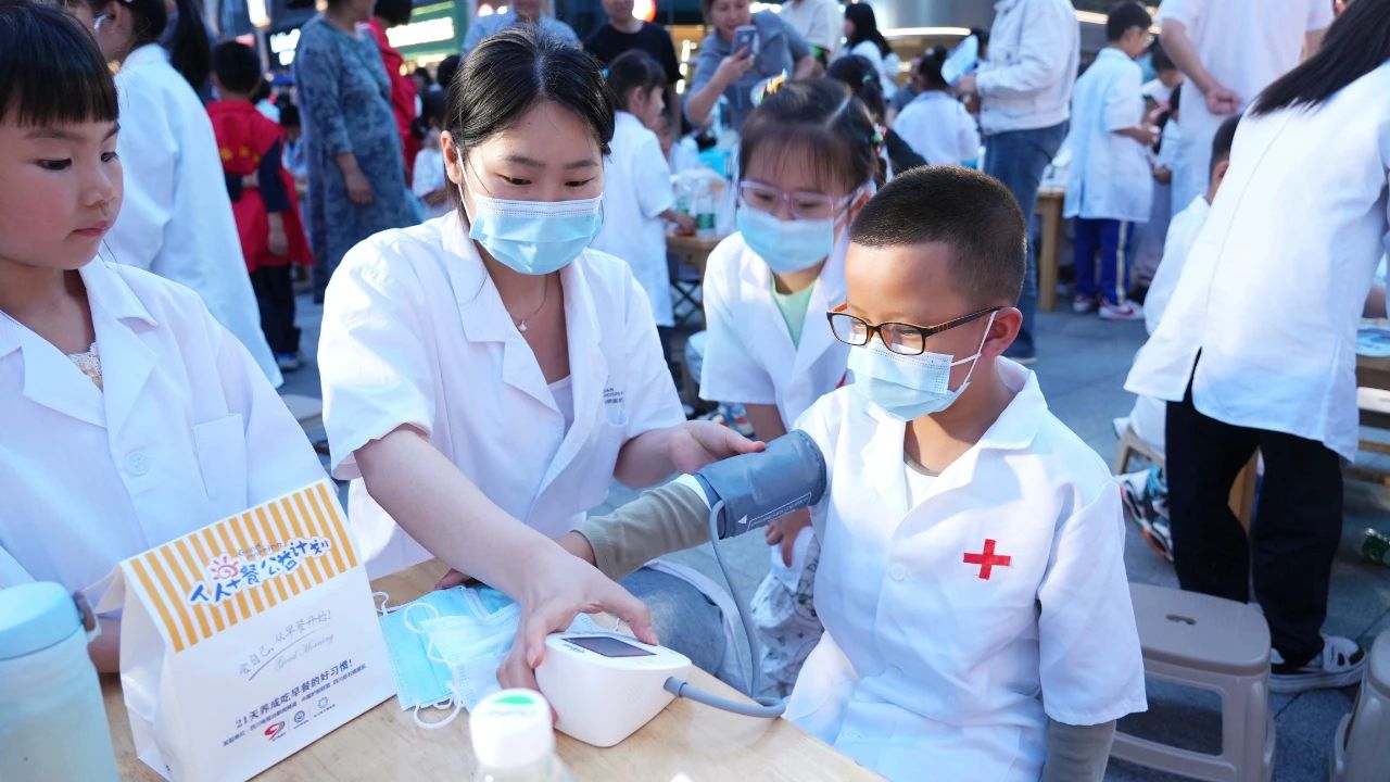 萌娃“结石小医生”之旅 四川结石病医院走进青白江凤凰湖社区！(图12)