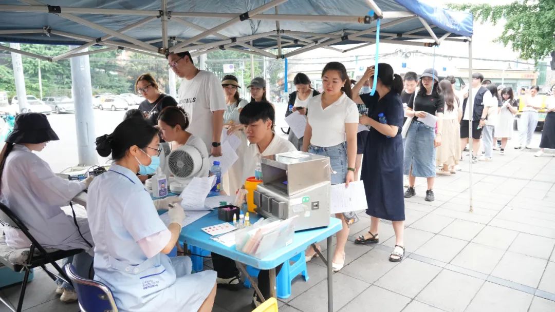 世界献血者日:感谢您,献血者!四川结石病医院在行动(图2) 世界献血者日:感谢您,献血者!四川结石病医院在行动(图2)