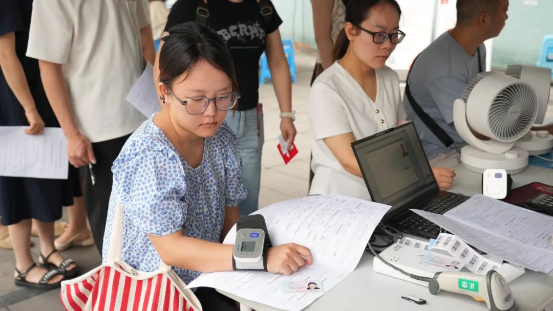 世界献血者日:感谢您,献血者!四川结石病医院在行动(图3) 世界献血者日:感谢您,献血者!四川结石病医院在行动(图3)