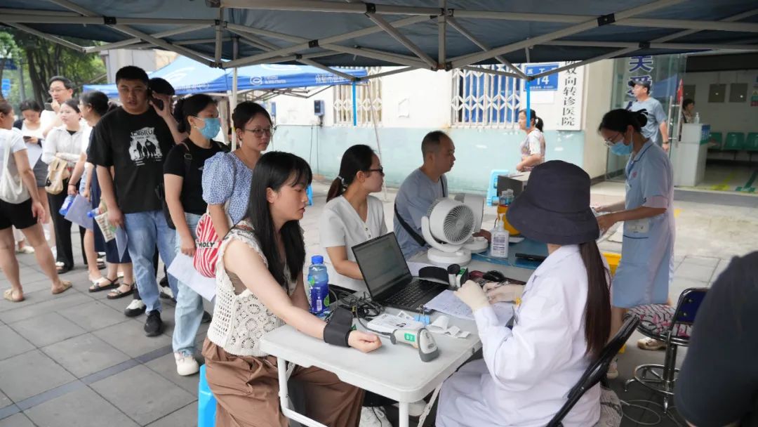 世界献血者日:感谢您,献血者!四川结石病医院在行动(图4) 世界献血者日:感谢您,献血者!四川结石病医院在行动(图4)