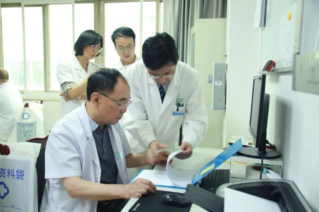 四川结石病医院:2024年青少年儿童胆结石防治大讲堂圆满成功,护航暑期取石潮!(图4) 四川结石病医院:2024年青少年儿童胆结石防治大讲堂圆满成功,护航暑期取石潮!(图4)