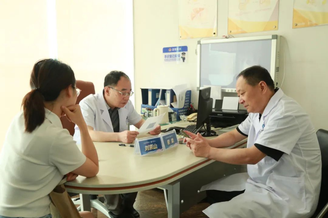 四川结石病医院:2024年青少年儿童胆结石防治大讲堂圆满成功,护航暑期取石潮!(图7) 四川结石病医院:2024年青少年儿童胆结石防治大讲堂圆满成功,护航暑期取石潮!(图7)