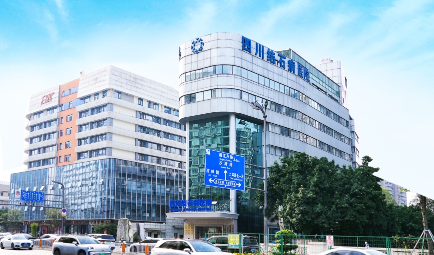 国庆聚餐后突发剧痛!成都女子保胆取出4厘米“鸽子蛋”结石【四川胆结石医院】(图3) 国庆聚餐后突发剧痛!成都女子保胆取出4厘米“鸽子蛋”结石【四川胆结石医院】(图3)