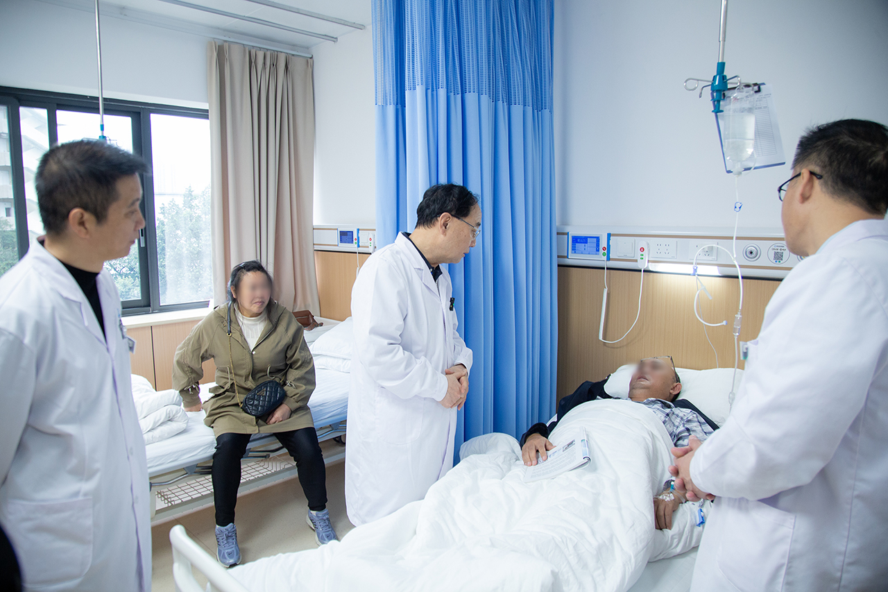 为“保胆”而来：北京国之名医刘京山教授再度来院，亲诊手术惠泽西南患者(图2)