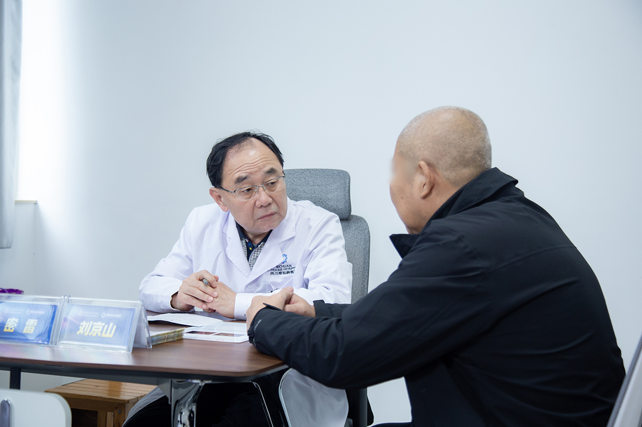 为“保胆”而来：北京国之名医刘京山教授再度来院，亲诊手术惠泽西南患者(图3)