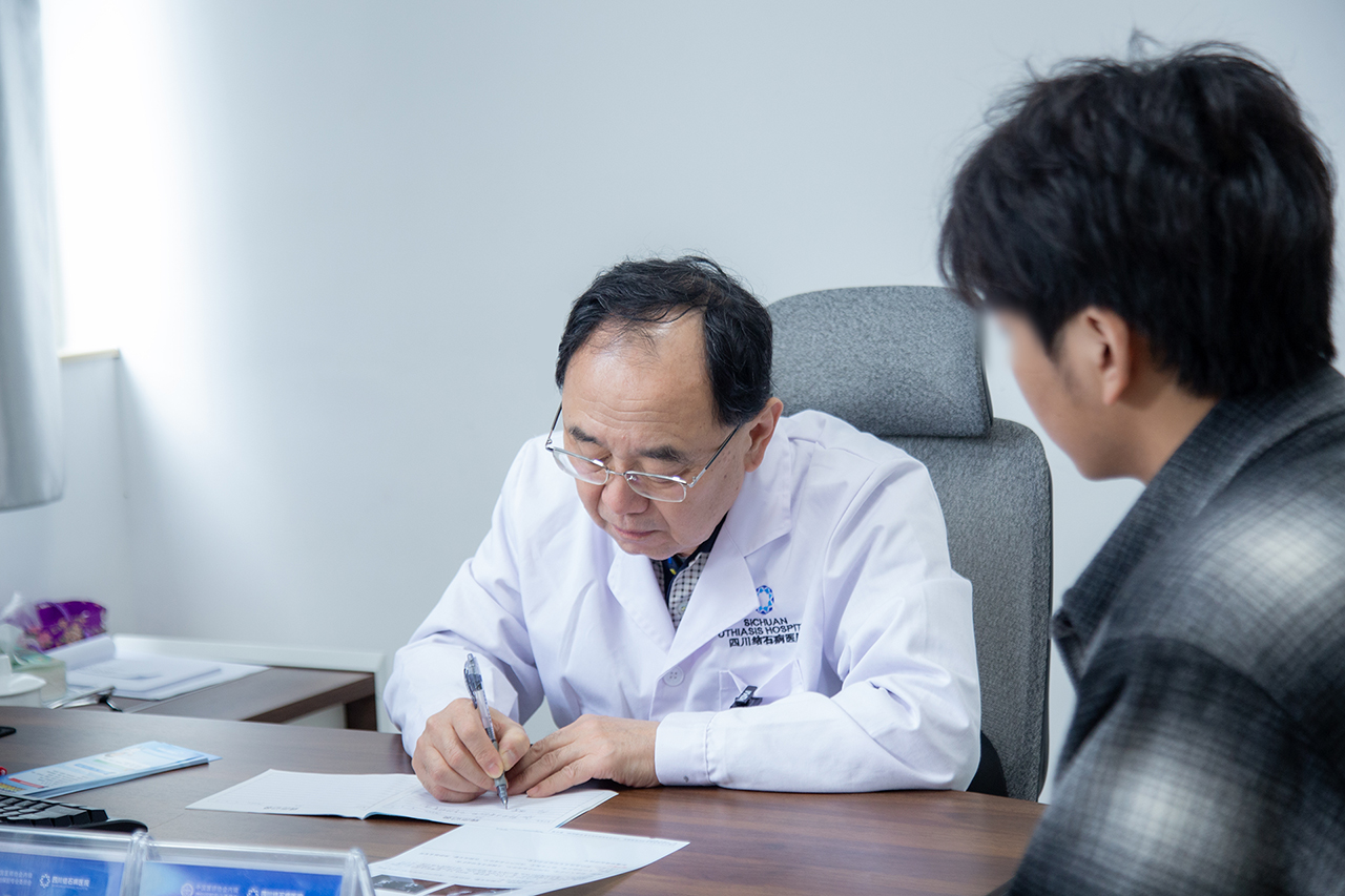 为“保胆”而来：北京国之名医刘京山教授再度来院，亲诊手术惠泽西南患者(图4)