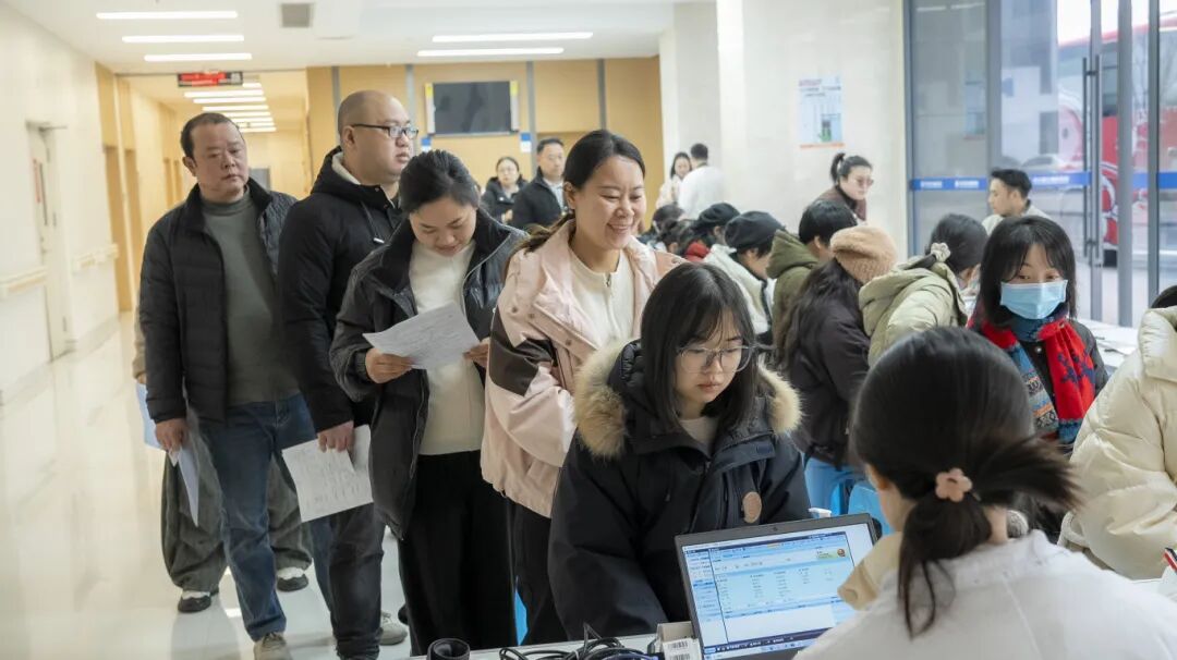 当“天使白”献上“热血红”:我院积极响应卫健局无偿献血活动(图2) 当“天使白”献上“热血红”:我院积极响应卫健局无偿献血活动(图2)